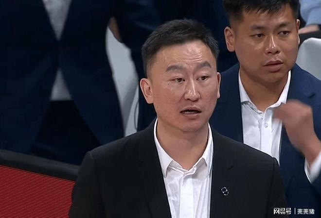 级青岛队主帅私生活引关注。开元棋牌刘维伟离婚风波升(图3)