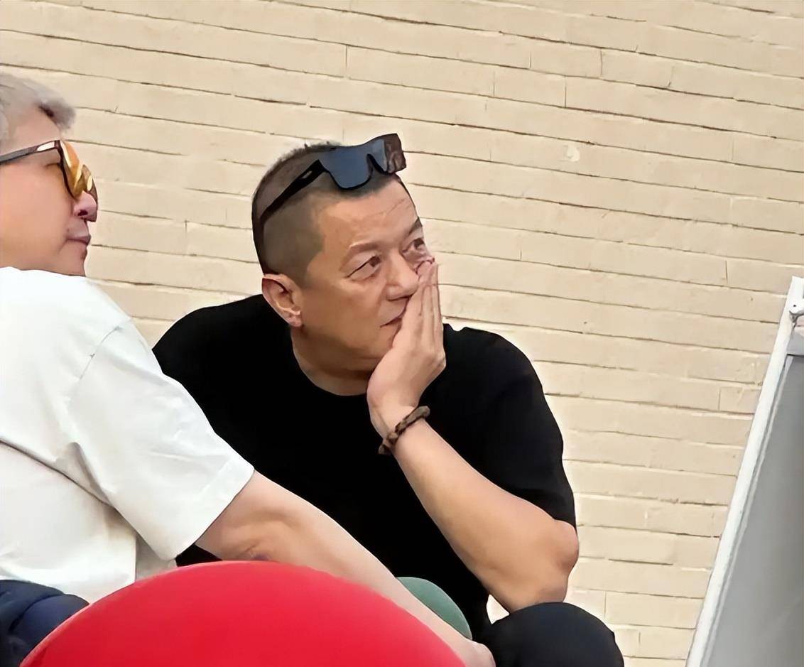 3岁夏夏哄妈妈开心新家一地玩具显拥挤开元棋牌试玩海哈金喜离婚后晒女儿！(图2)