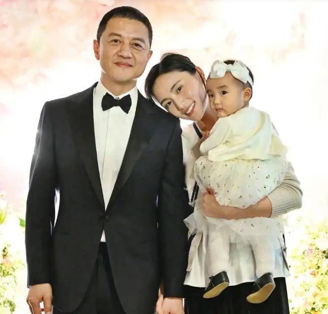 3岁夏夏哄妈妈开心新家一地玩具显拥挤开元棋牌试玩海哈金喜离婚后晒女儿！(图7)