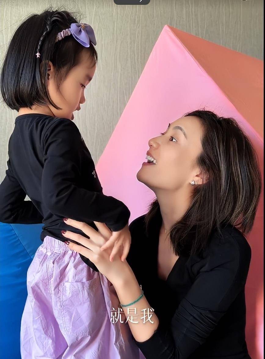 3岁夏夏哄妈妈开心新家一地玩具显拥挤开元棋牌试玩海哈金喜离婚后晒女儿！(图17)