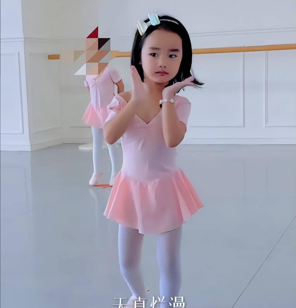 3岁夏夏哄妈妈开心新家一地玩具显拥挤开元棋牌试玩海哈金喜离婚后晒女儿！(图20)